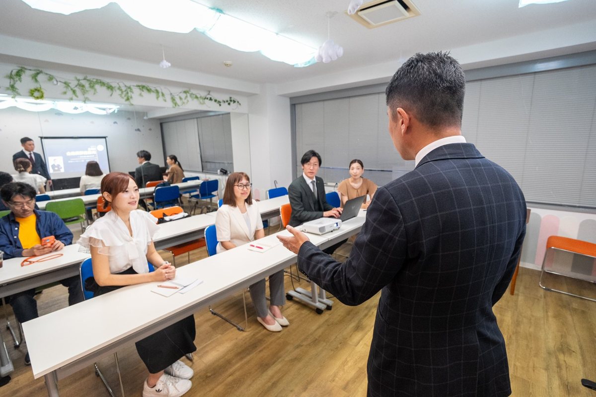 受講生と向き合う対話の様子